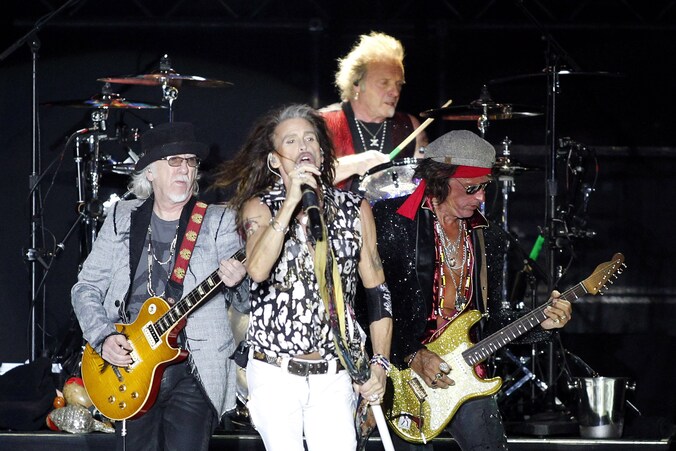 Het rommelt binnen Aerosmith. Drummer Joey Kramer en de rest van de band kunnen het namelijk niet eens worden over wanneer hij terugkeert na een blessure. 