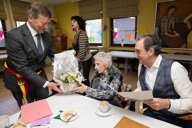 Josina, de oudste Limburgse vrouw ooit, blaast 109 kaarsjes uit: “Mijn ...