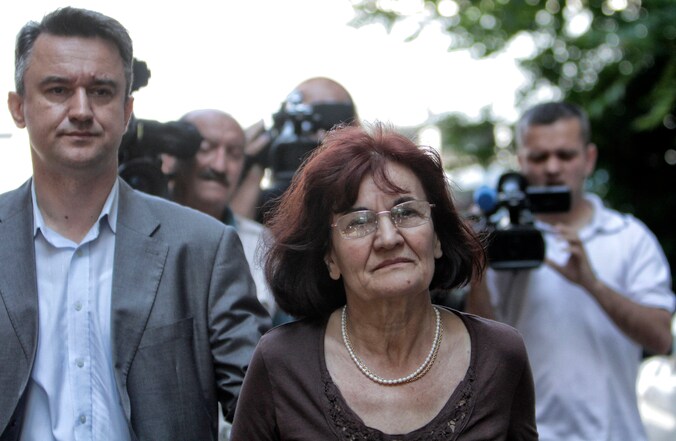 Darko Mladic naast zijn moeder Bosiljka.