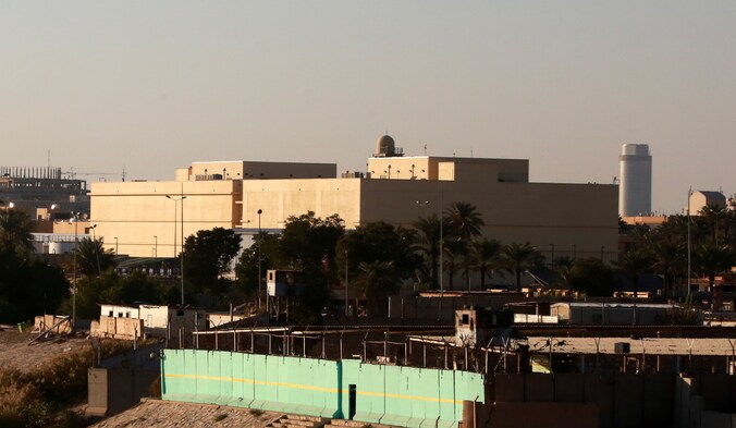 Het gebouw van de Amerikaanse ambassade in de Groene Zone van Bagdad.