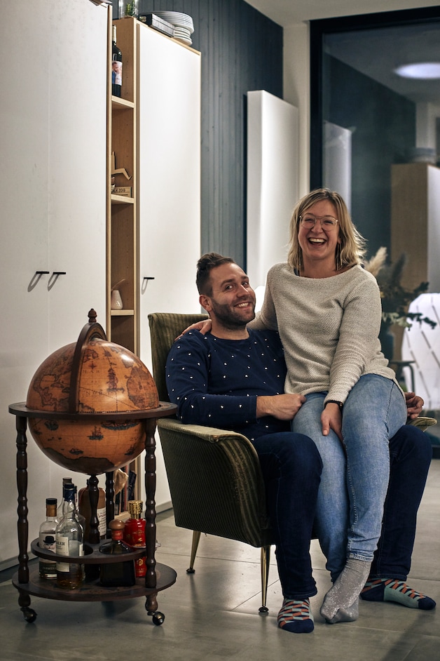 Mieke (69) werd als jong meisje verliefd op haar priester: “Na onze ...