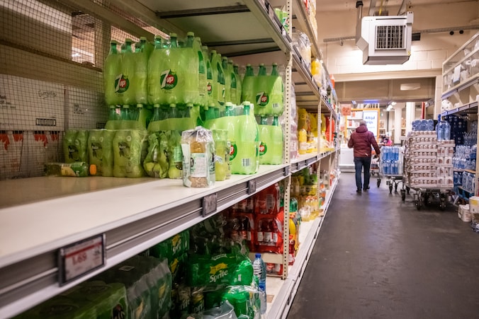 Bijna geen Coca-Cola meer bij Colruyt: waarom winkelketen de frisdrank ...