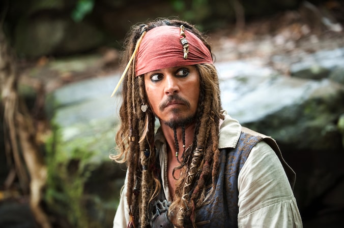 Johnny Depp als Captain Jack Sparrow;