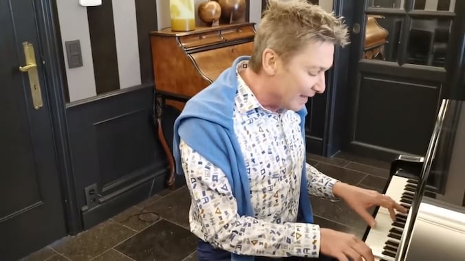 Luc Appermont en Bart Kaëll steken inwoners van Oud-Heverlee een hart ...