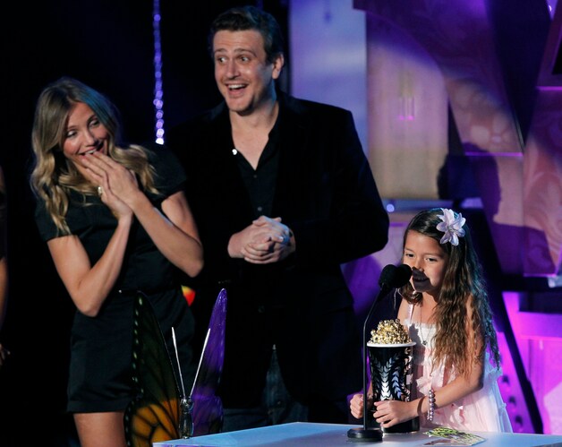 Jason en Cameron presenteren de award voor 'beste zin' tijdens de MTV Movie Awards 2011.