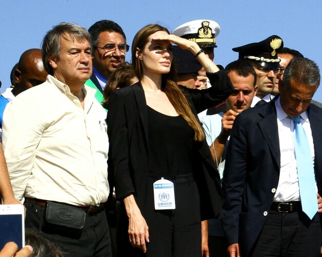 VN-ambassadeur Antonio Guterres met zijn speciaal VN-gezant Angelina Jolie.