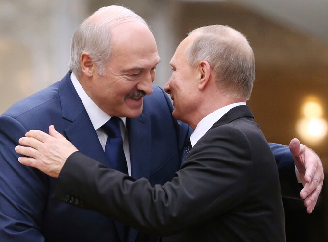 President Aleksandr Loekasjenko (links) en zijn Russische collega Vladimir Poetin in 2017.