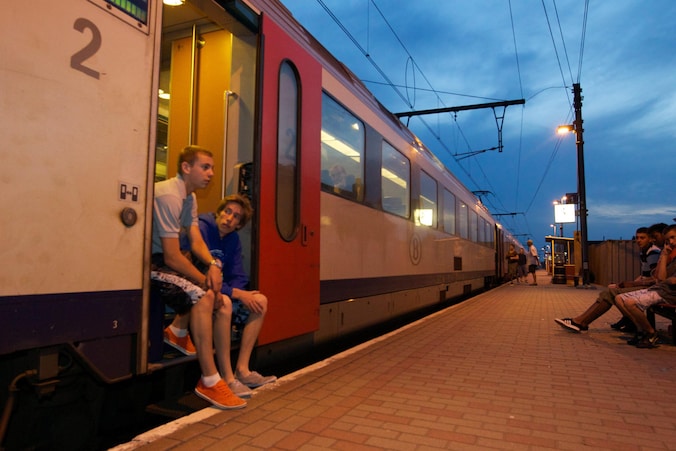 Technische problemen in Oostkamp leidde op maandag 27 juni vorig jaar tot een massale panne die duizenden reizigers trof.