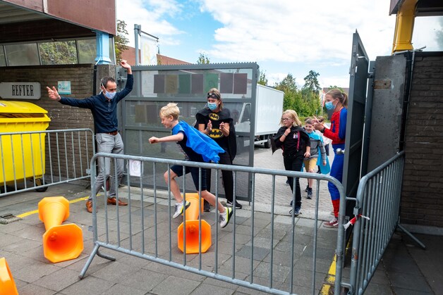 Leerlingen basisschool Cade beginnen nieuwe schooljaar als superheld ...