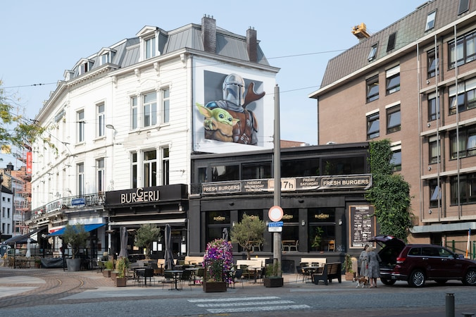 De nieuwe muurschildering op het Leopoldplein.