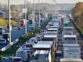 Halfuur file op E17 naar Antwerpen door ongeval ter hoogte van Antwerpen-West: één rijstrook versperd