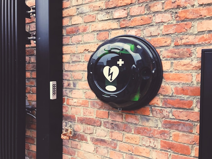 Stad Aalst subsidieert aankoop AED of AED-kast | Regio | HLN.be