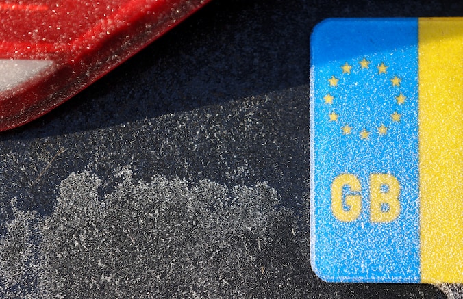 Britse bestuurders moeten kentekenletters GB vervangen door UK als ze ...