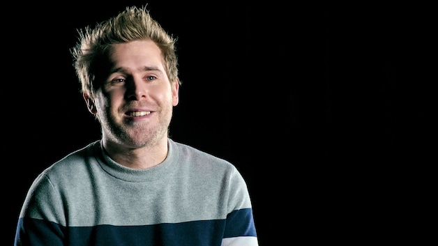 Angelo (28) gaat uit de kleren in nieuwe datingshow: “Na 1 minuut was ...