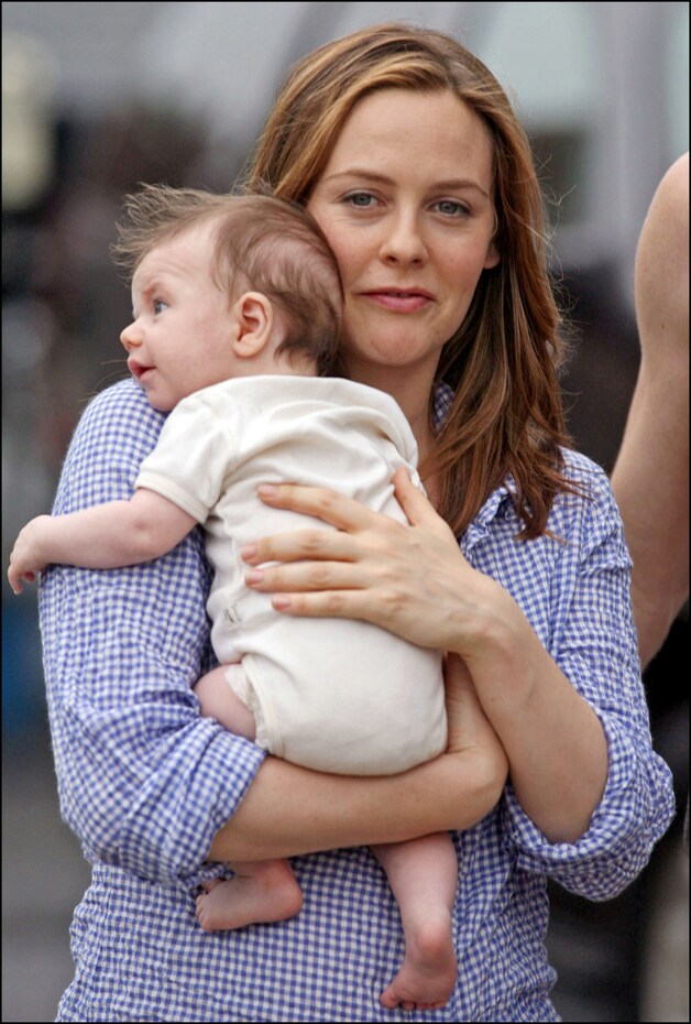 Alicia Silverstone met haar zoontje.