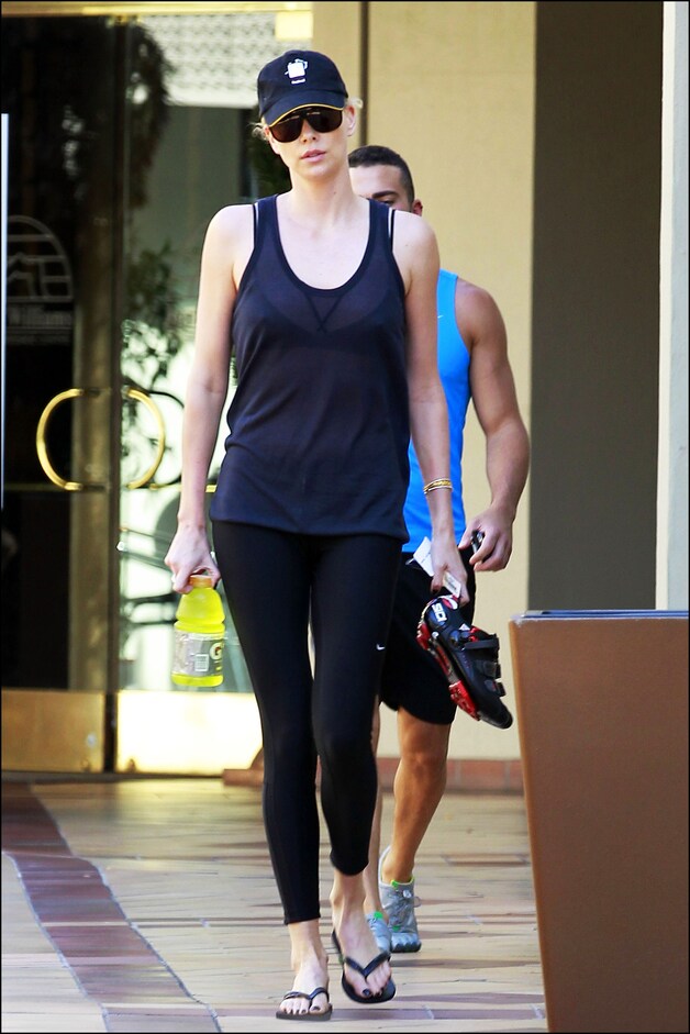 Charlize Theron op weg naar de fitness