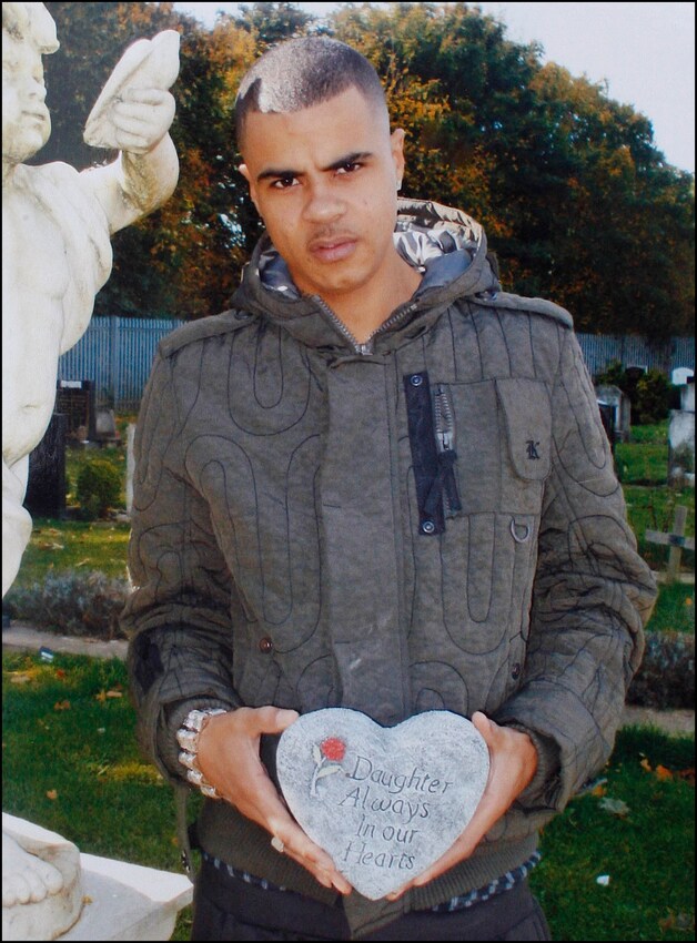 De onrust startte zaterdagavond in Londen bij protest tegen de dood van drugsdealer Mark Duggan (29).