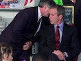 Foto’s tonen moment waarop president Bush hoort over aanslagen van 9/11 