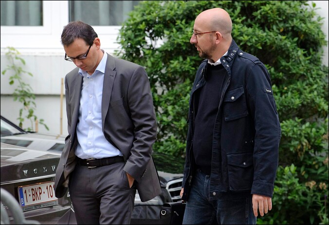 Wouter Beke (CD&amp;V) en Charles Michel (MR) op weg naar de onderhandelingstafel.