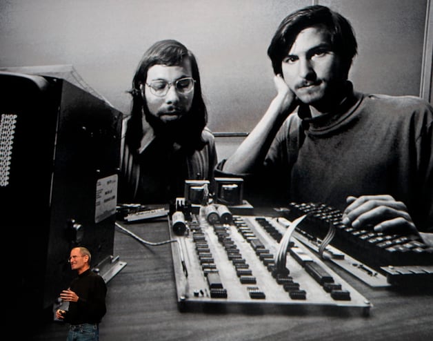 Steve Wozniak (L) en Steve Jobs (R).