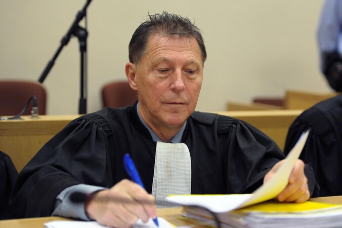 Meester Jef Vermassen complimenteerde de advocaat van Janssen, de jury, de pers en de voorzitter van het hof van assisen.