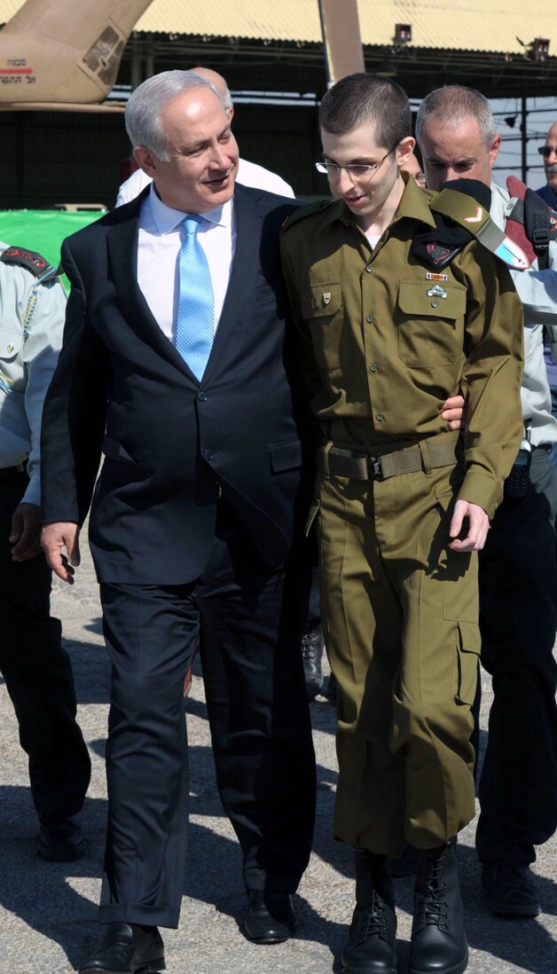 Gilad Shalit werd ontvangen door de Israëlische premier Nethanyahu.