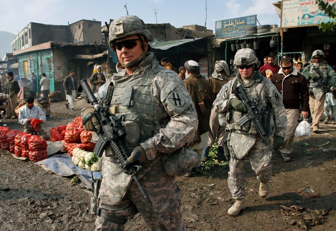 Amerikaanse soldaten in Kaboel. Nog ongeveer 10.000 Amerikanen zitten in Afghanistan.