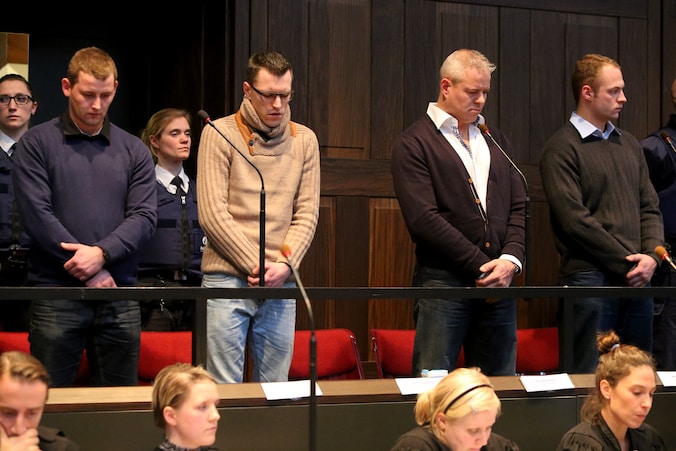 Derveaux krijgt 'slechts' 22 jaar | Regio | HLN.be