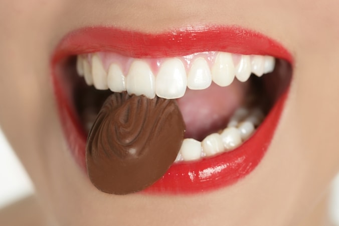 Melkchocolade heeft minder goede stoffen, maar ook minder calorieën.