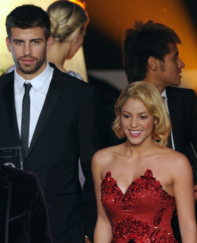 Shakira naast Gerard Piqué.