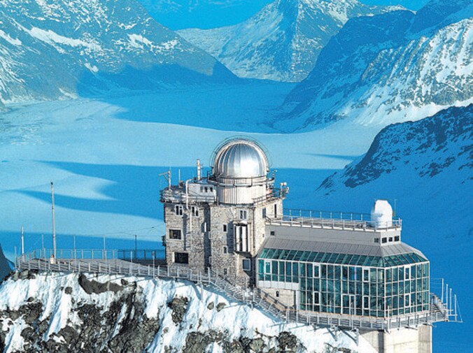 Vanop het Sphinxterras heb je een prachtig uitzicht op de hoogste bergtoppen.
