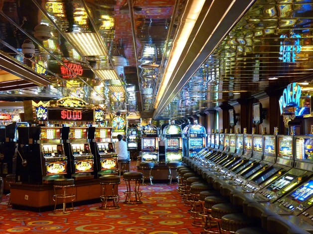 Gokkers kunnen terecht in het casino.