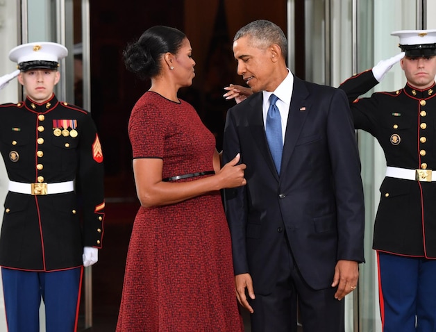 Ook Barack Obama laat zijn onderste knoopsgaatje los