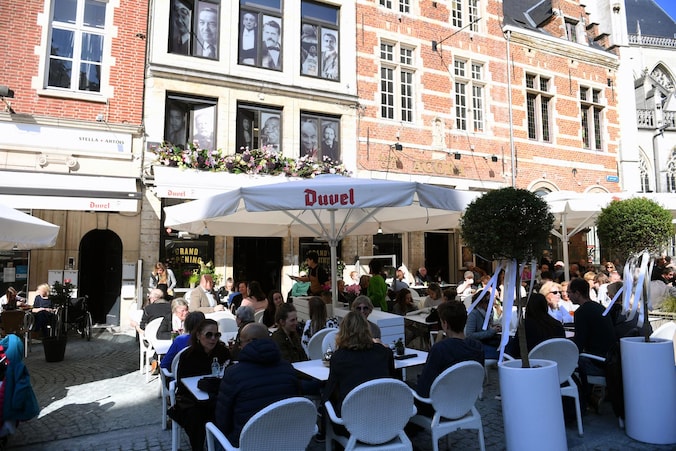 Populaire Bar Louis opnieuw open | Regio | HLN.be