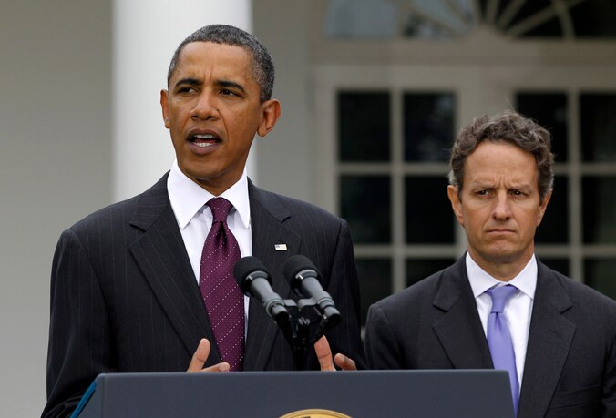 Timothy Geithner (R) wil niet aanblijven als minister van Financiën.