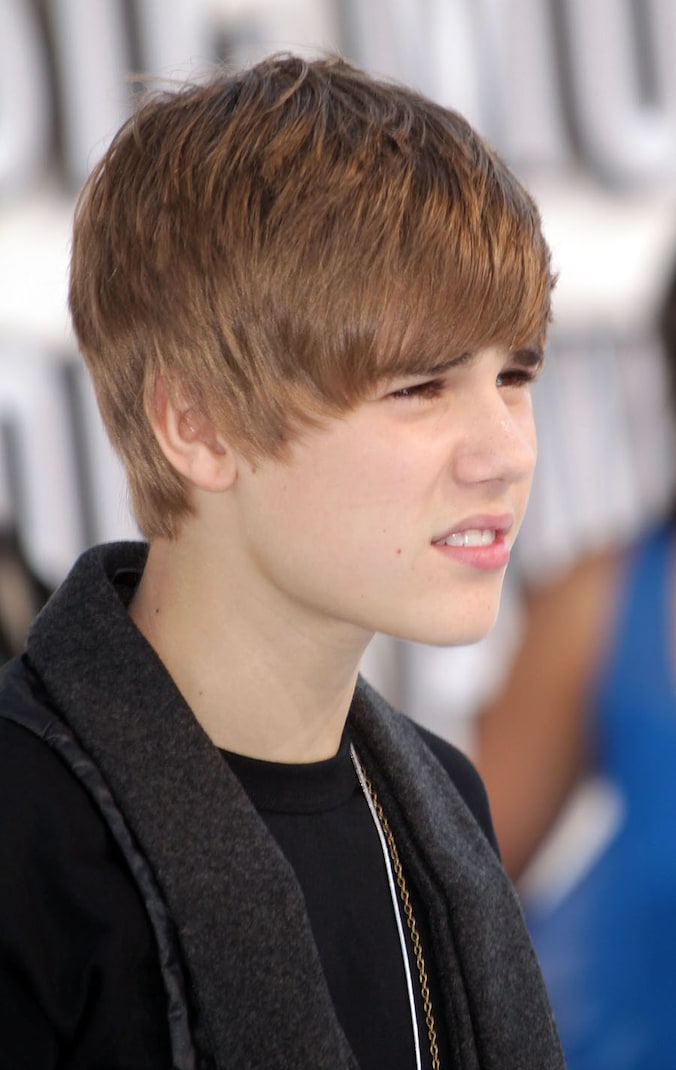 Justin Bieber met zijn asymmetrisch kapsel.