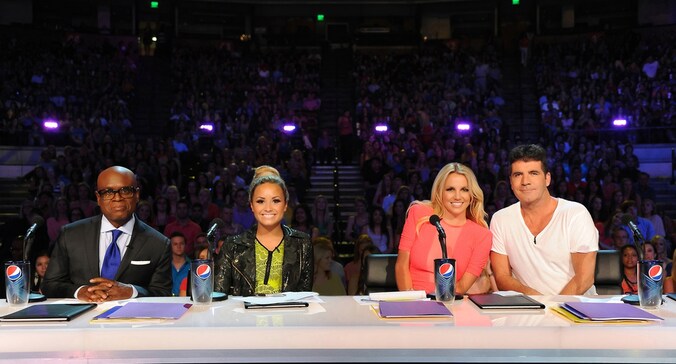 De jury van de Amerikaanse X Factor: L.A. Reid, Demi Lovato, Britney Spears en Simon Cowell.