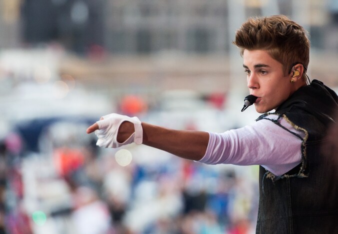 Justin Bieber is sinds zijn eerste hit 'Baby' ontzettend populair. In Oslo veroorzaakte hij nog een massagekte waarbij 49 meisjes gewond raakten.