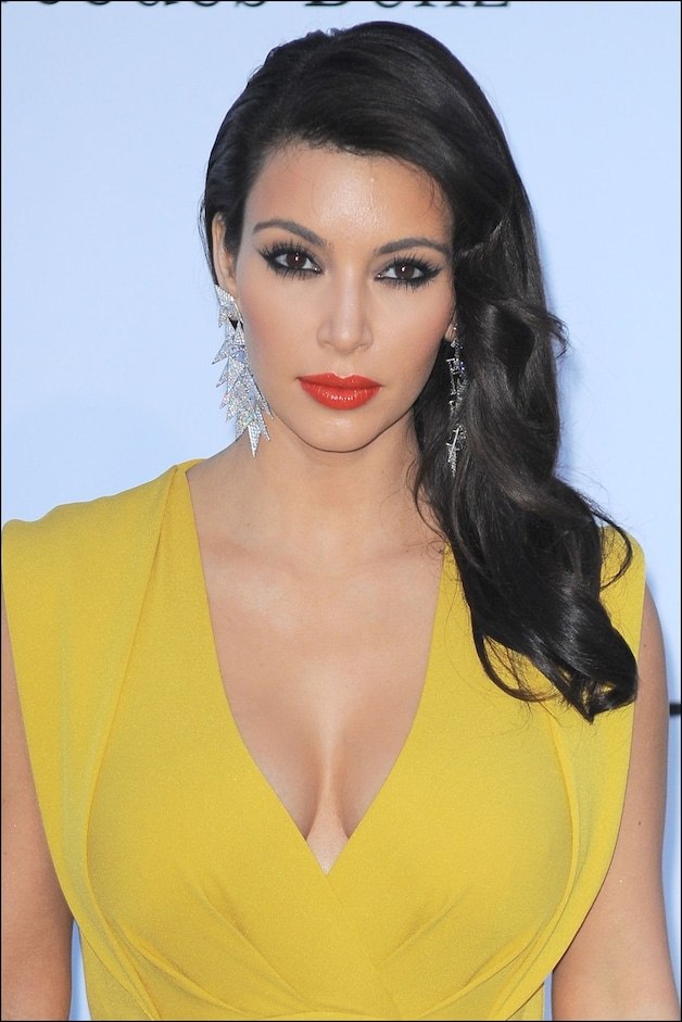 Kim K. met een blekere teint dan we van haar gewoon zijn