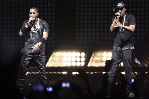 Kanye West en Jay-Z tijdens hun optreden in Paris Bercy.