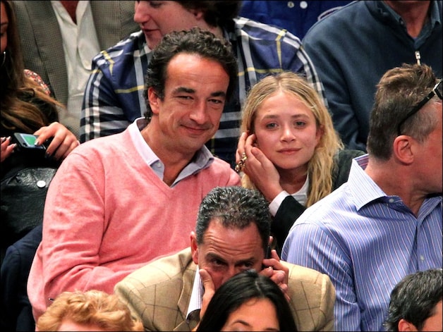 Olivier Sarkozy en Mary-Kate Olsen op een basketbalmatch in New York