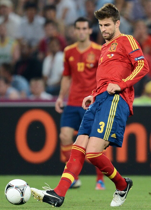 Gerard Piqué in volle actie op het EK.