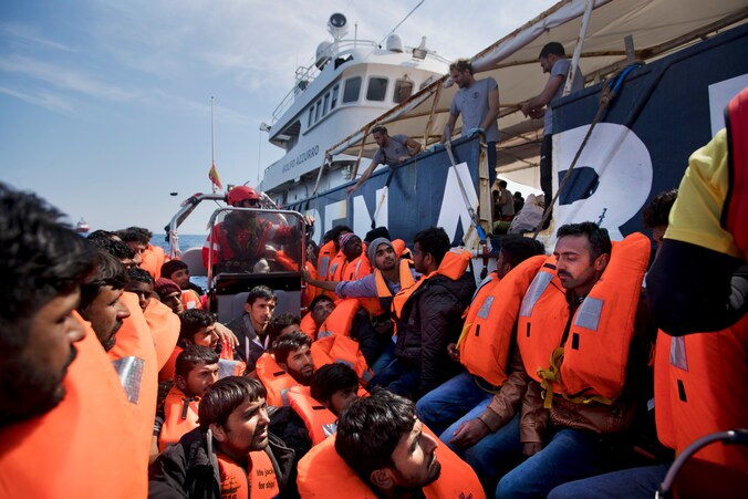Migranten worden gered door de Libische kustwacht eerder deze maand