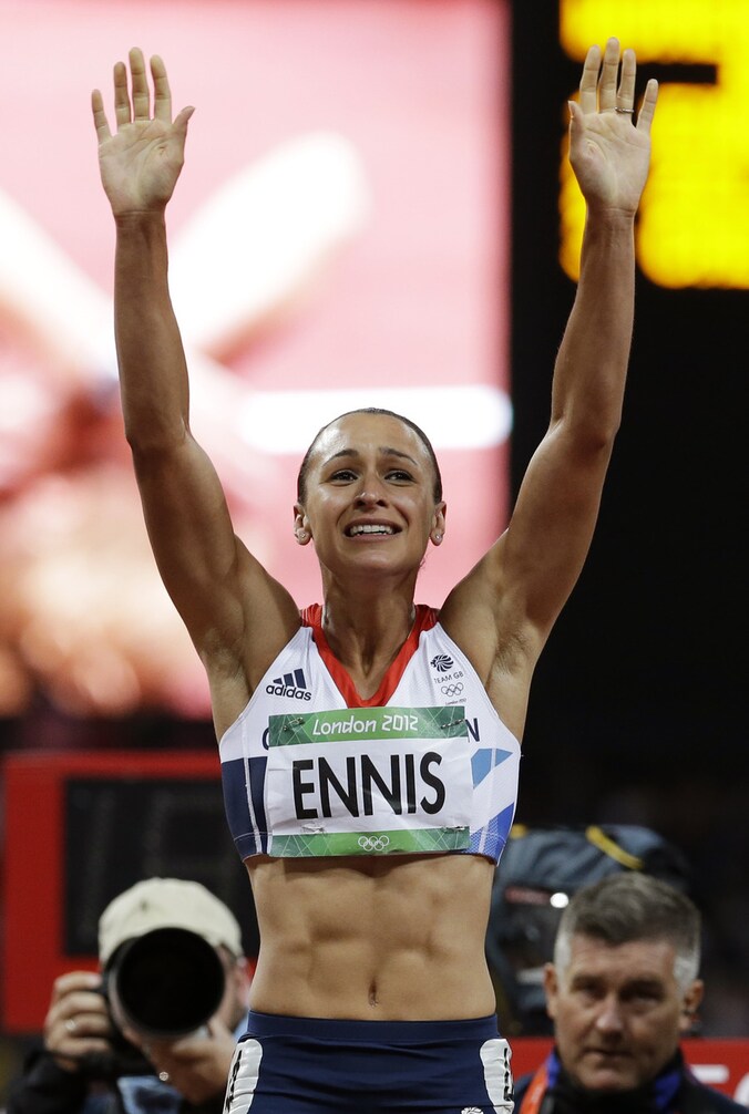 De buikspieren van atlete Jessica Ennis.