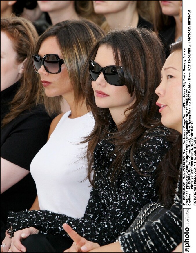 Vicotira en Katie, samen op de eerste rij bij de voorstelling van de zomercollectie van Chanel in 2007.