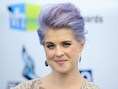 Kelly Osbourne gaat voor de paarse schijn.