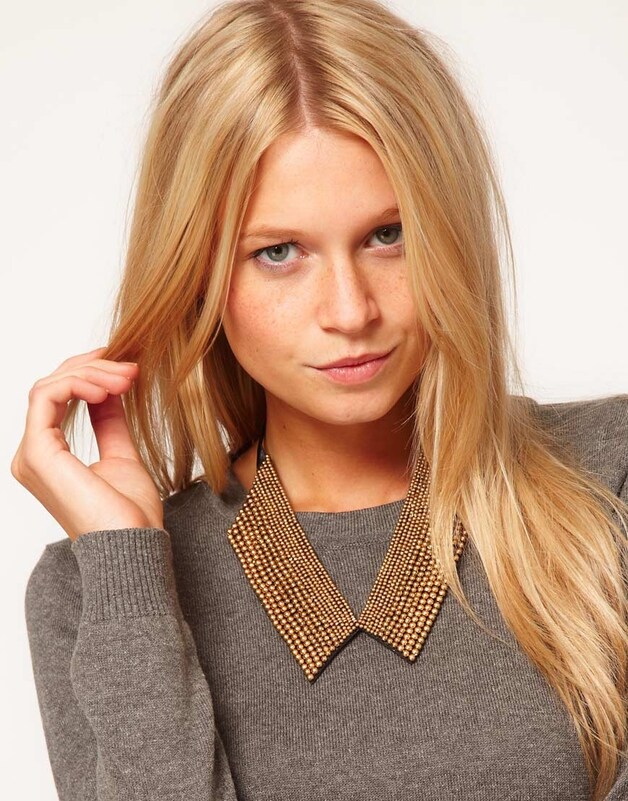 Deze opvallende ketting bij Asos.com trekt alle aandacht naar je gezicht.