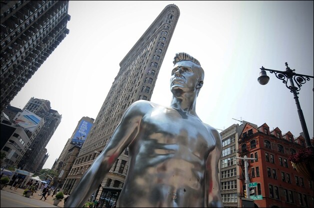 Het standbeeld van David Beckham.
