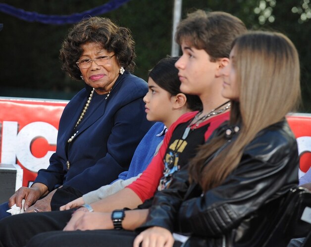 Katherine Jackson samen met Michaels kinderen.