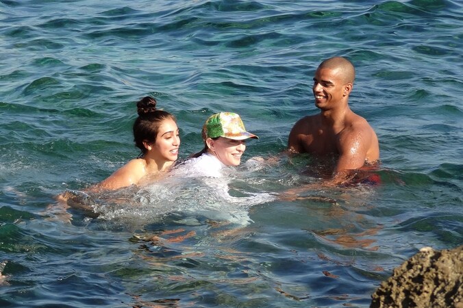 Madonna (in het wit) met dochter Lourdes en toyboy Brahim Zaibat.
